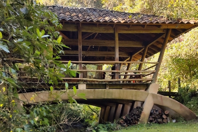 instalaciones-comedor-aldea-las-canadas-bosque-de-niebla