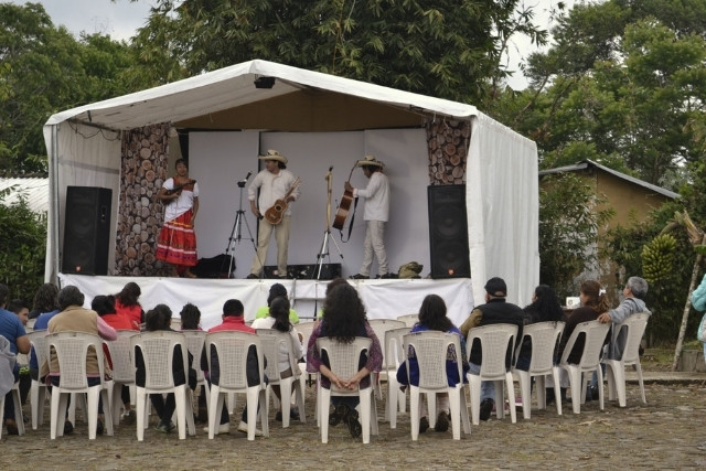 educación-y-cultura-fiestas-comunitarias